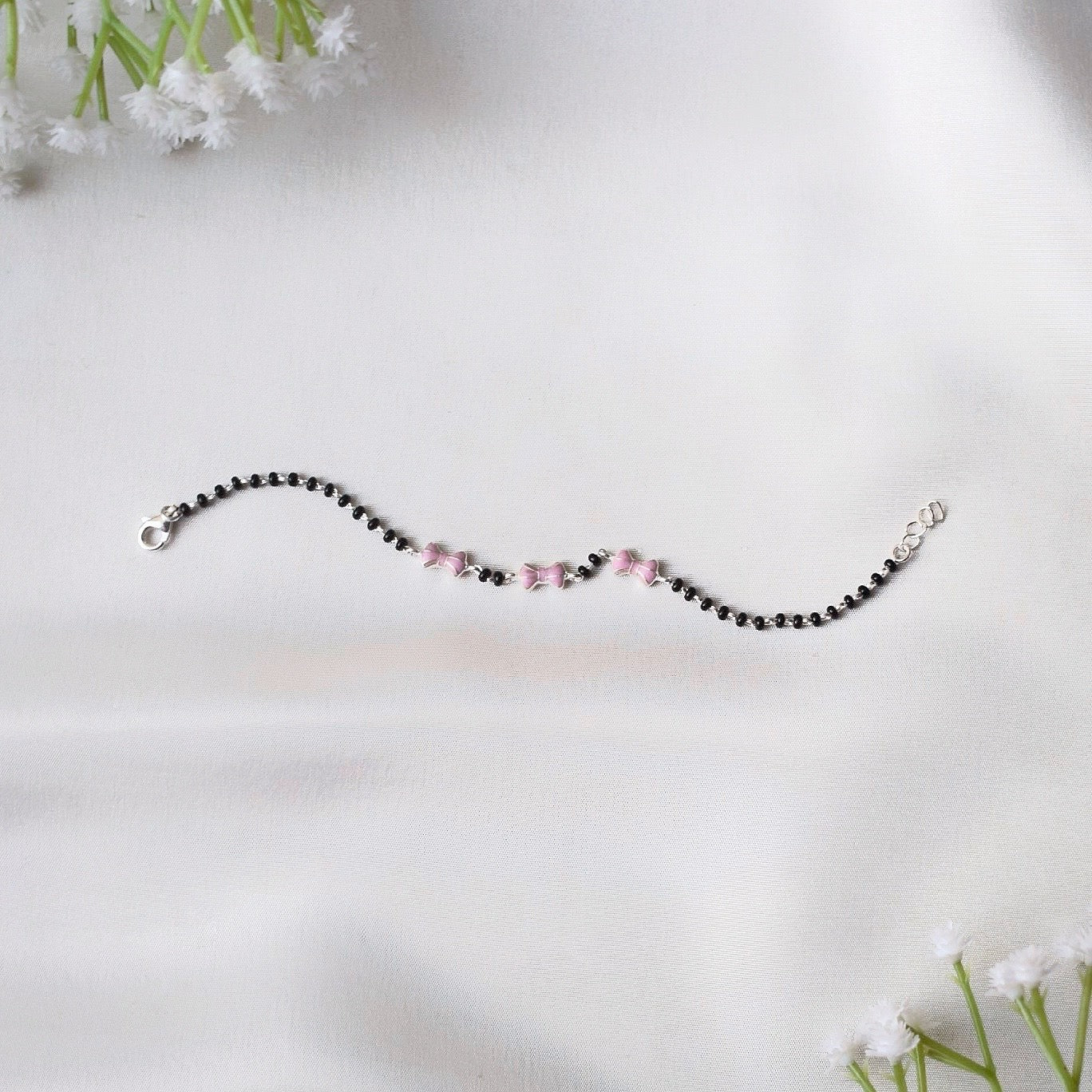 Ribbon Charm Nazariya – 925 Silver with Black Beads